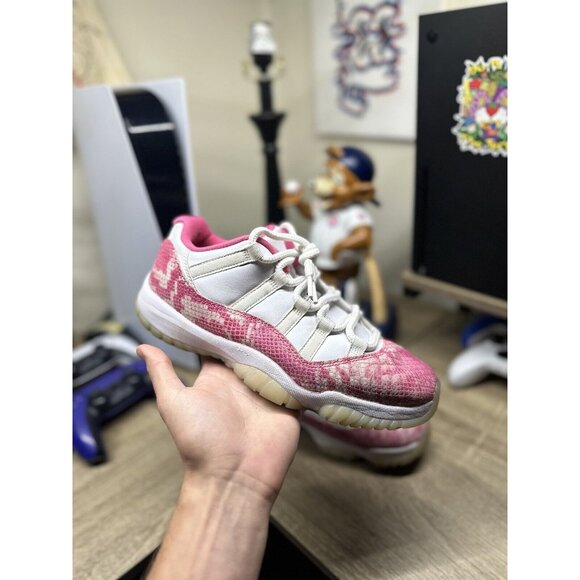 Nike Air Jordan Retro 11 Low Pink Snakeskin AH7860-106 Size 8.5 Women's/ 7 Mens - Picture 1 of 7